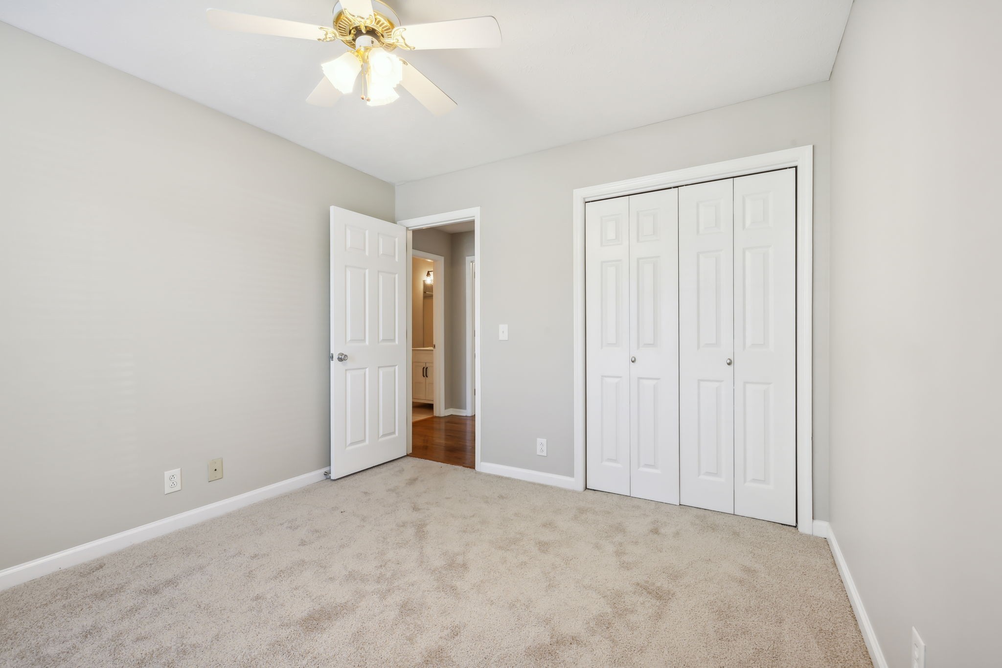 104 Woodfield Ct