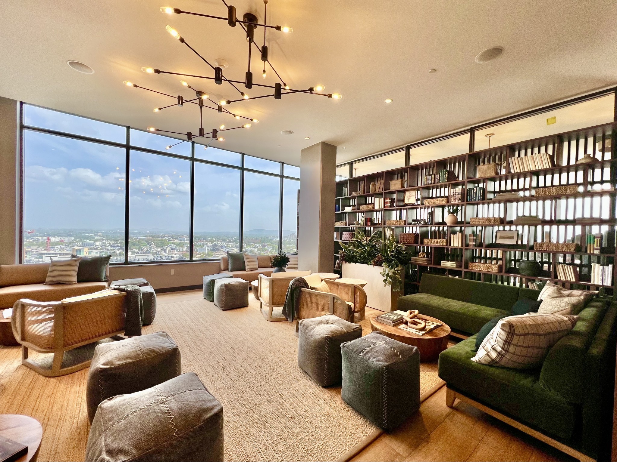 1212 Demonbreun St Unit: 2214