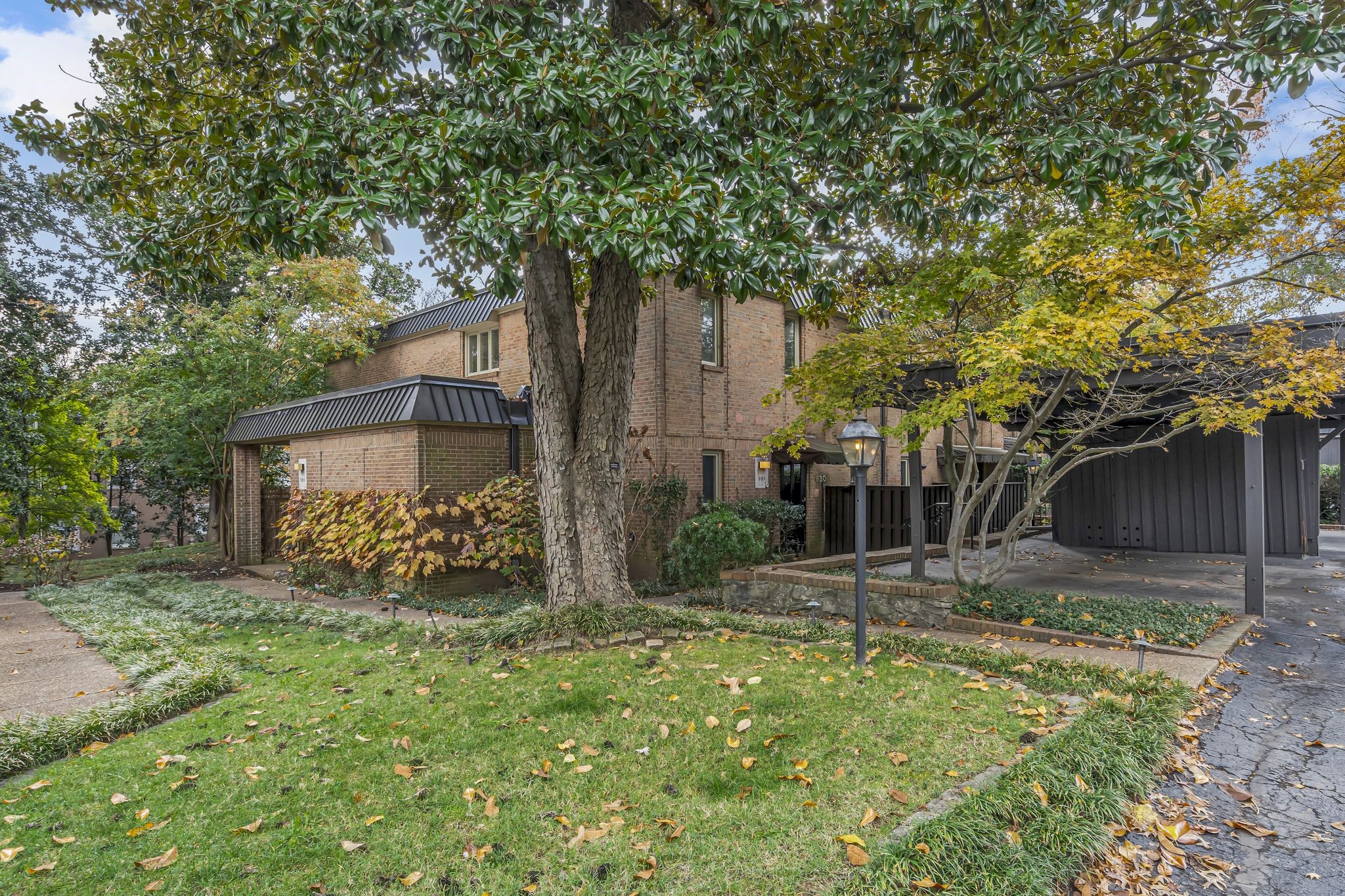 690 Timber Ln