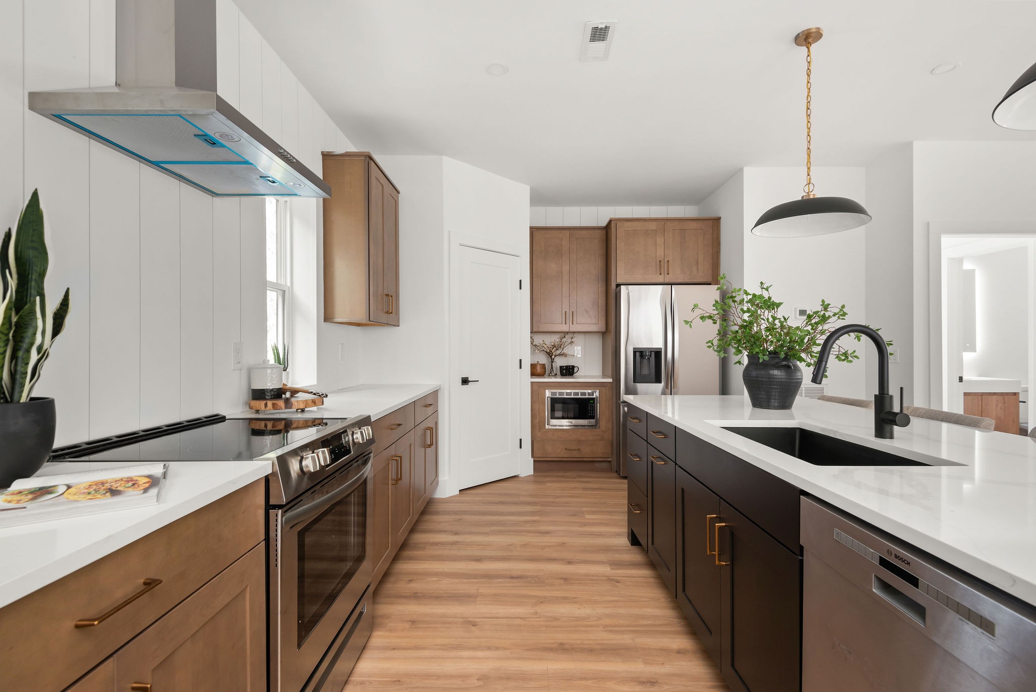 322A Queen Ave