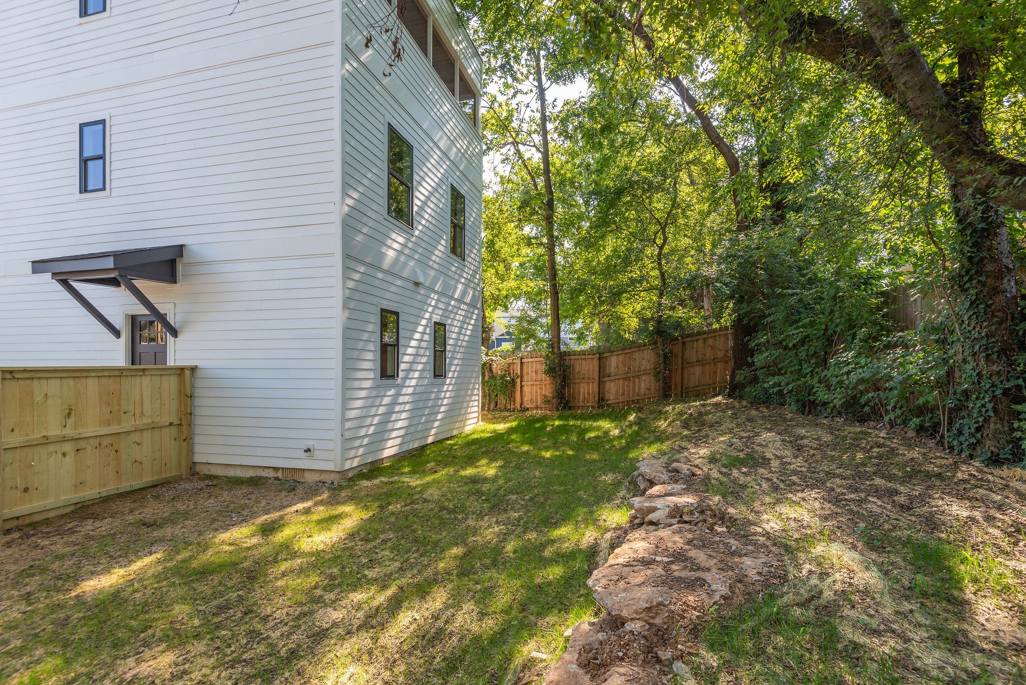 322A Queen Ave