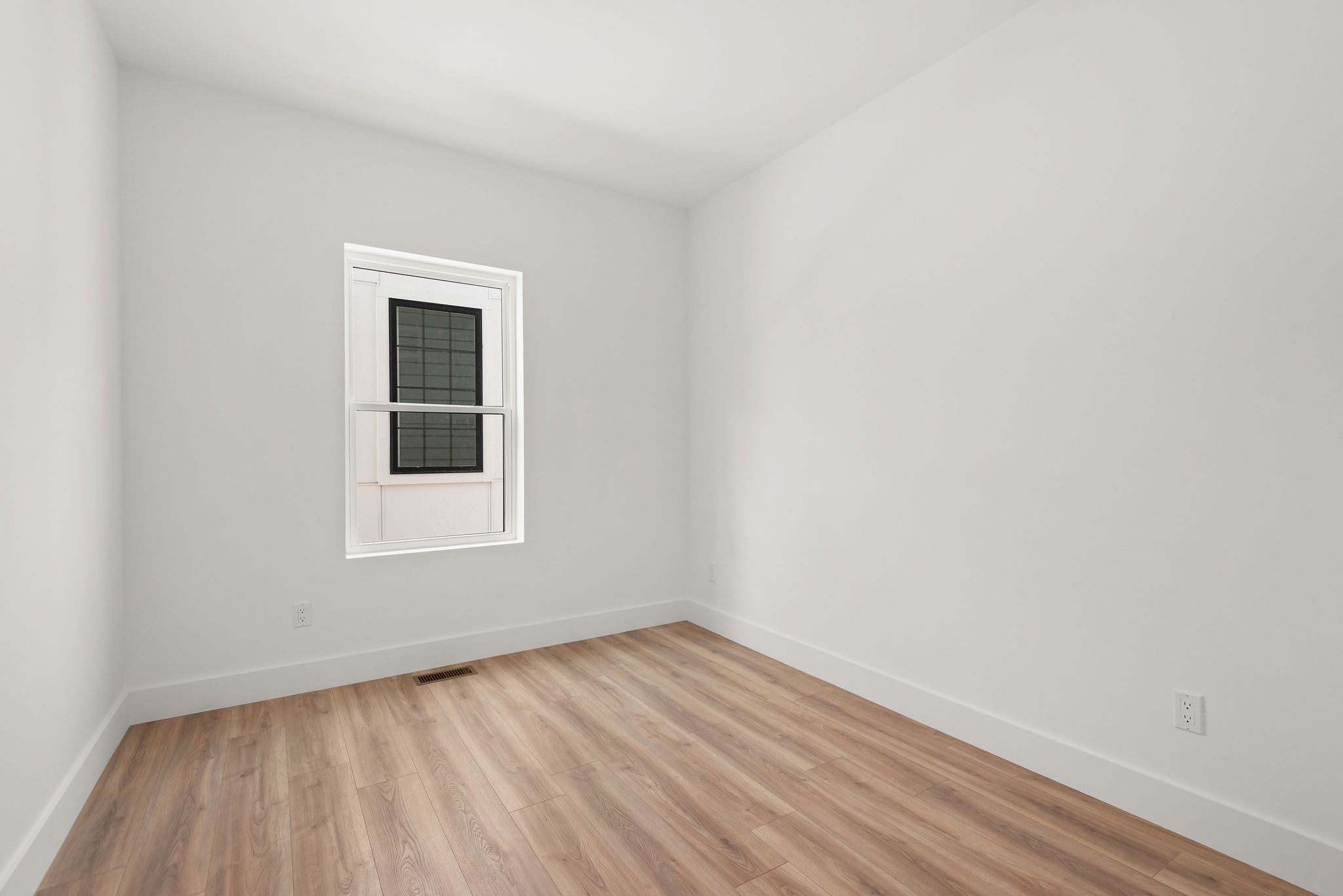 322A Queen Ave