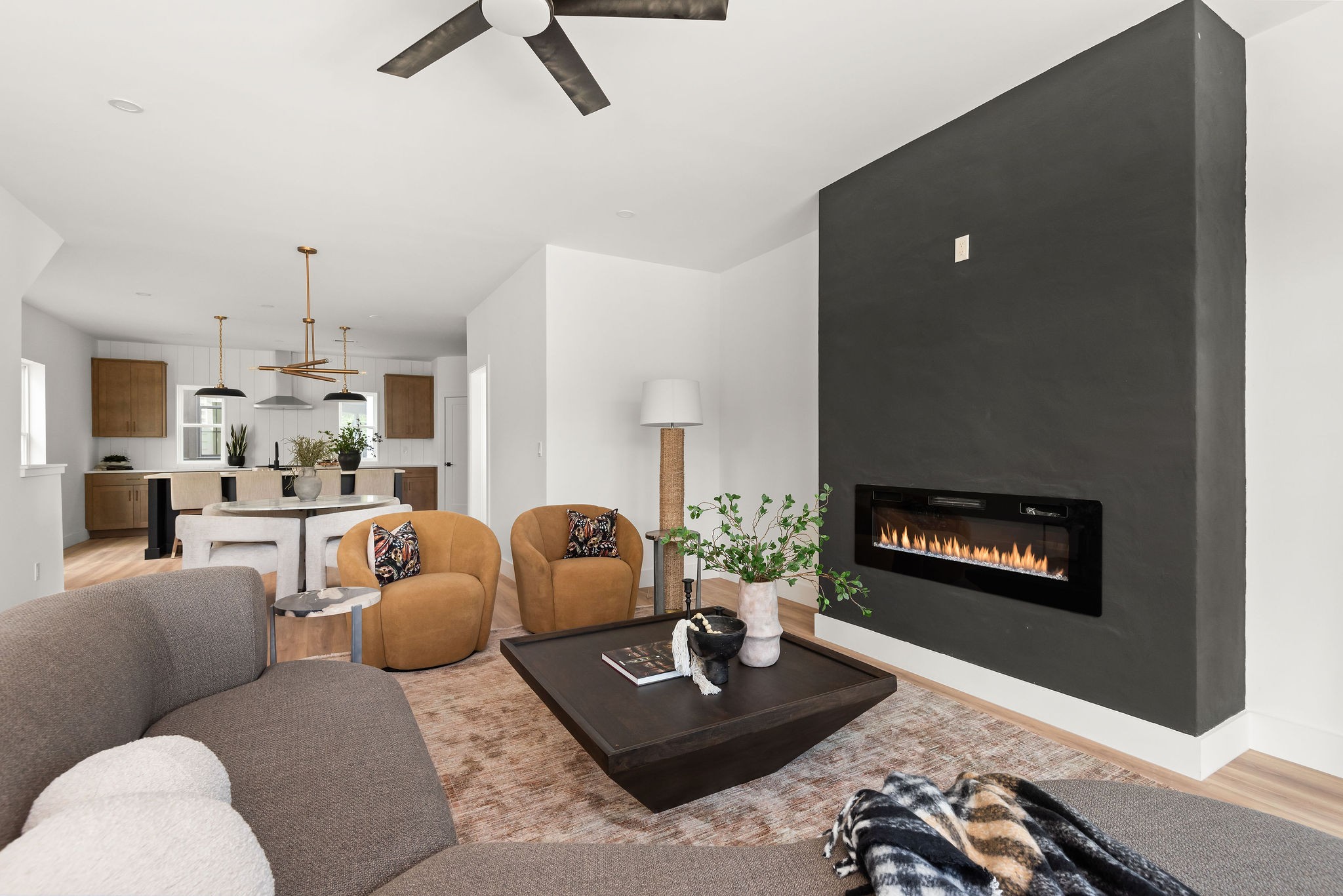 322A Queen Ave