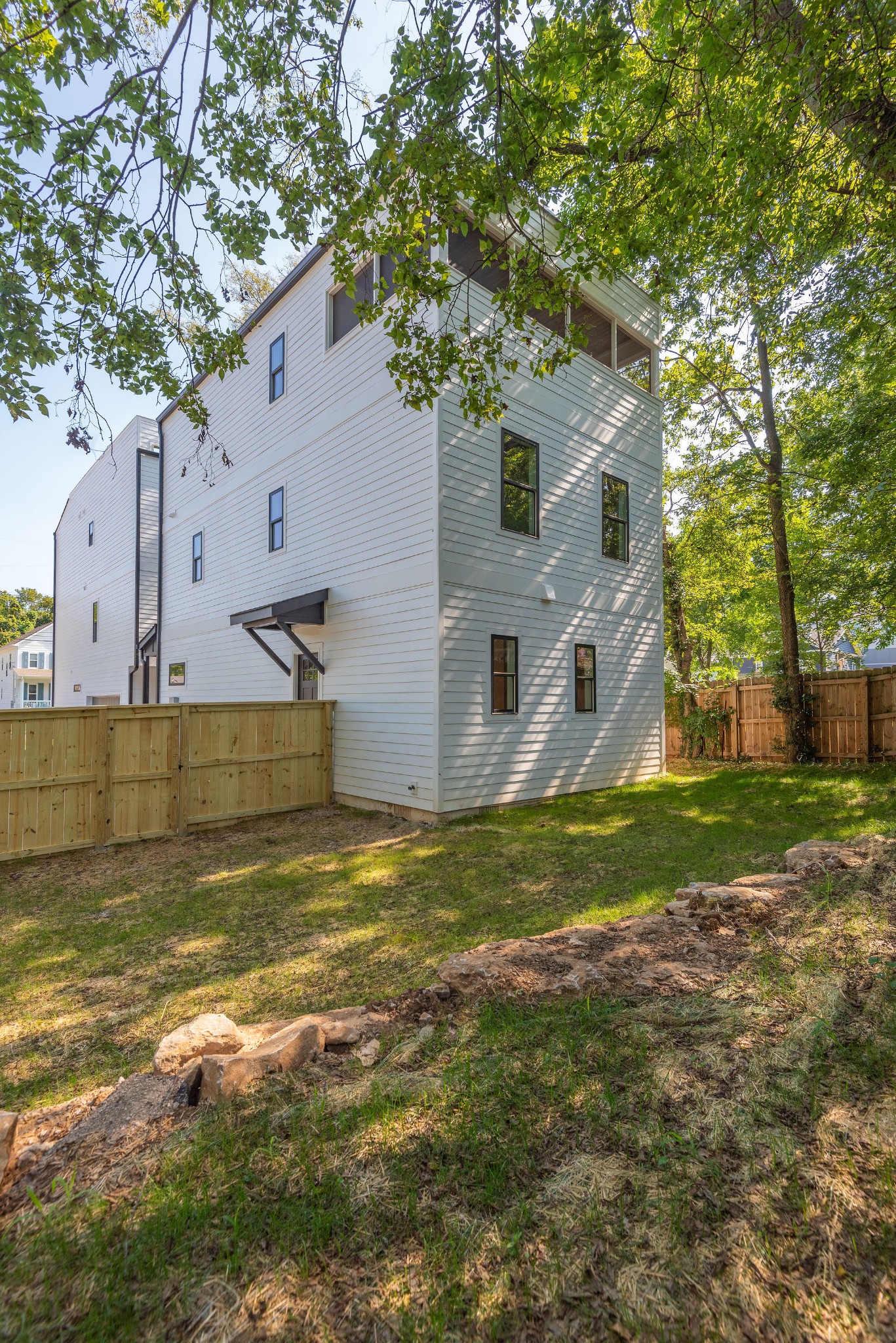 322A Queen Ave