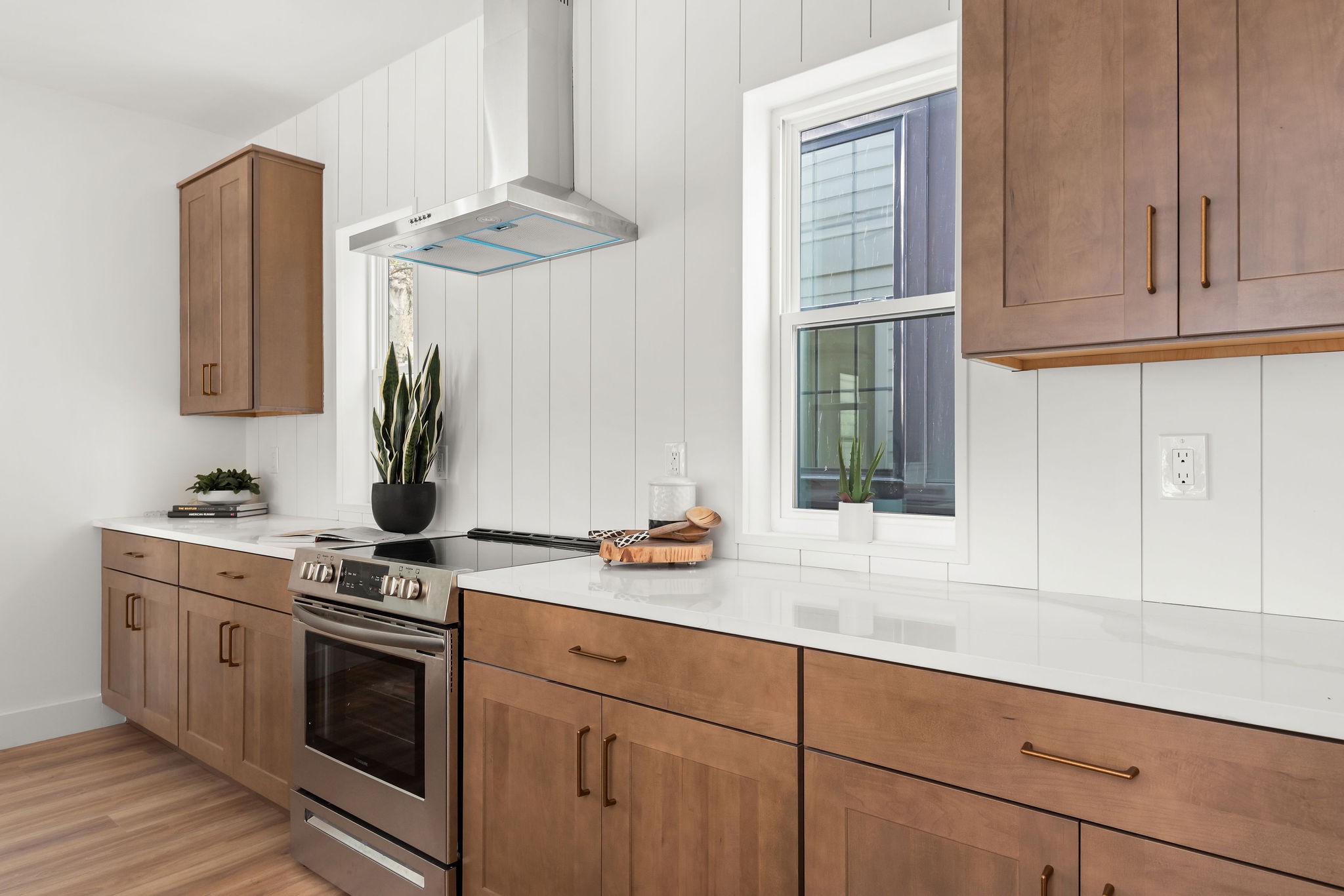 322A Queen Ave