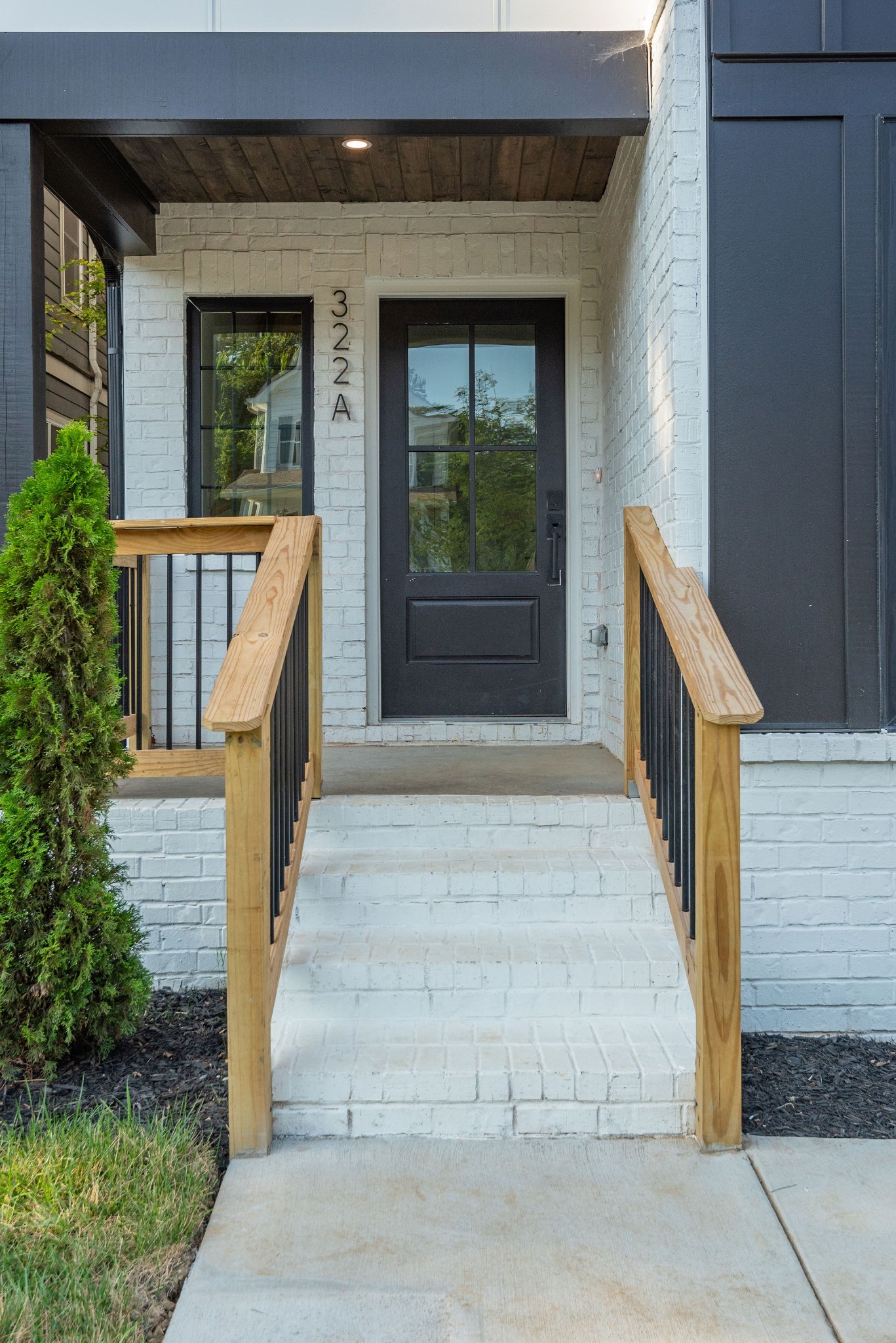 322A Queen Ave