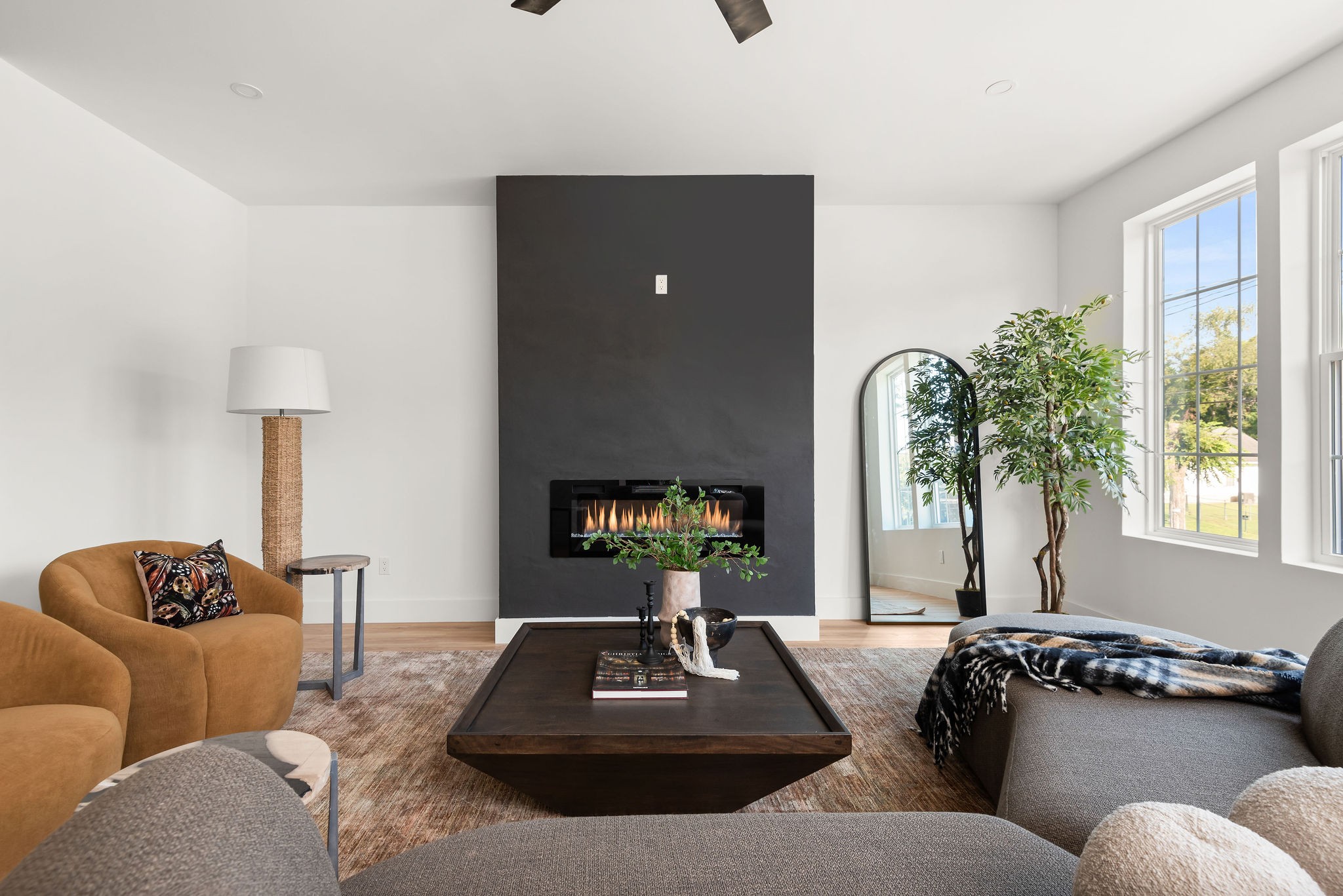 322A Queen Ave