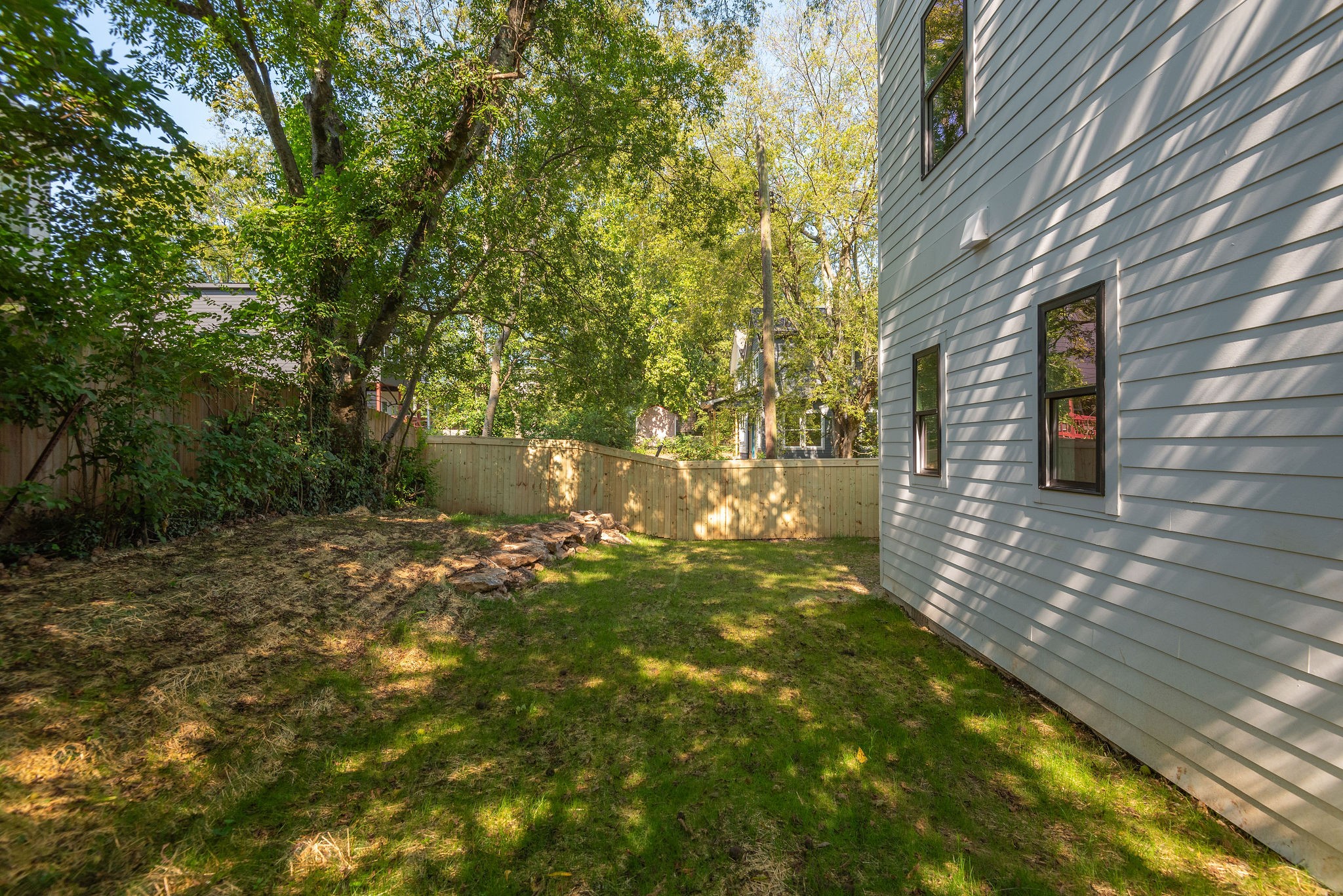 322A Queen Ave