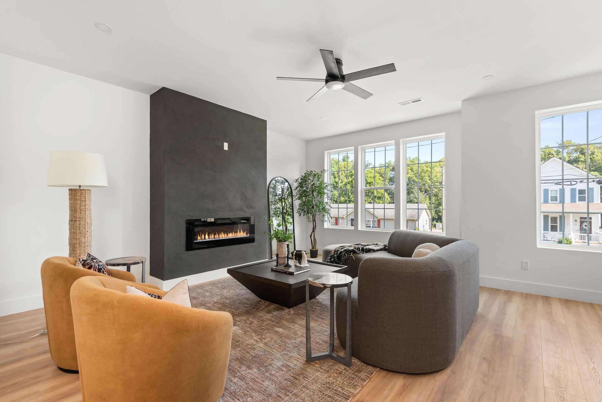 322A Queen Ave