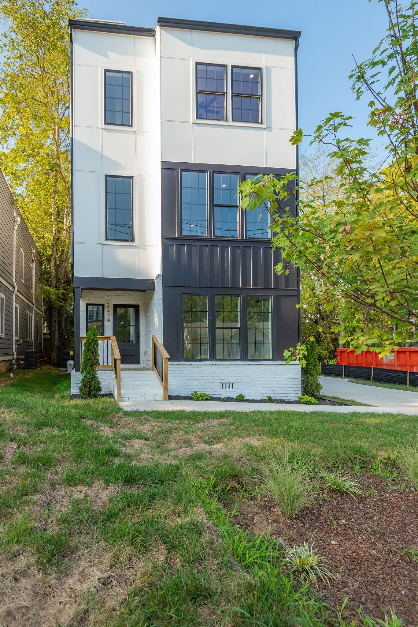 322A Queen Ave