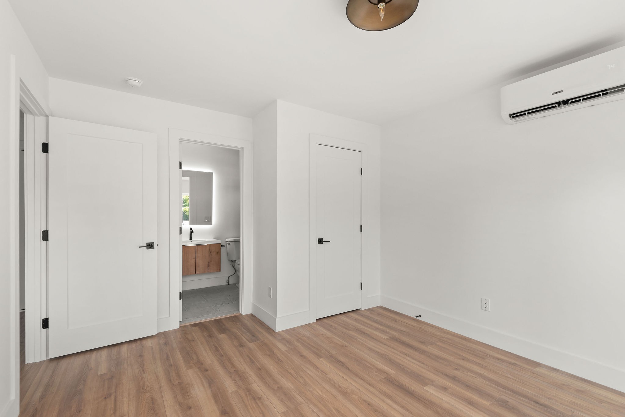322A Queen Ave