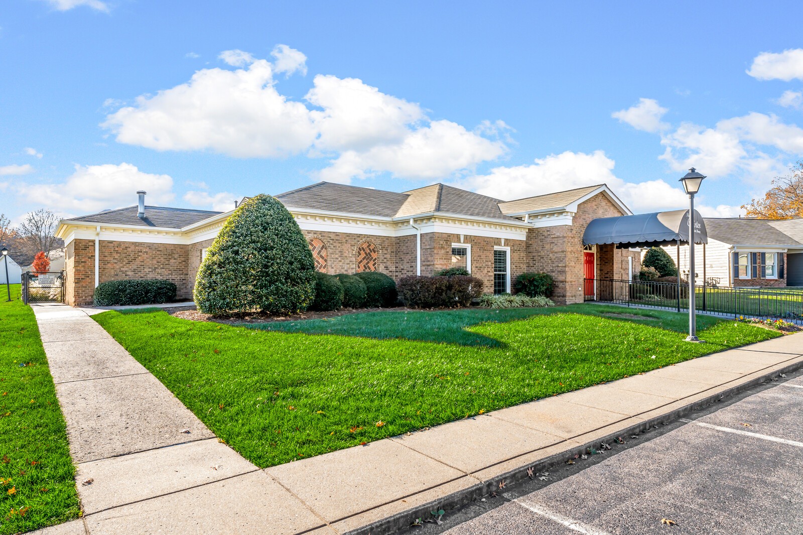 702 Mount Carmel Pl