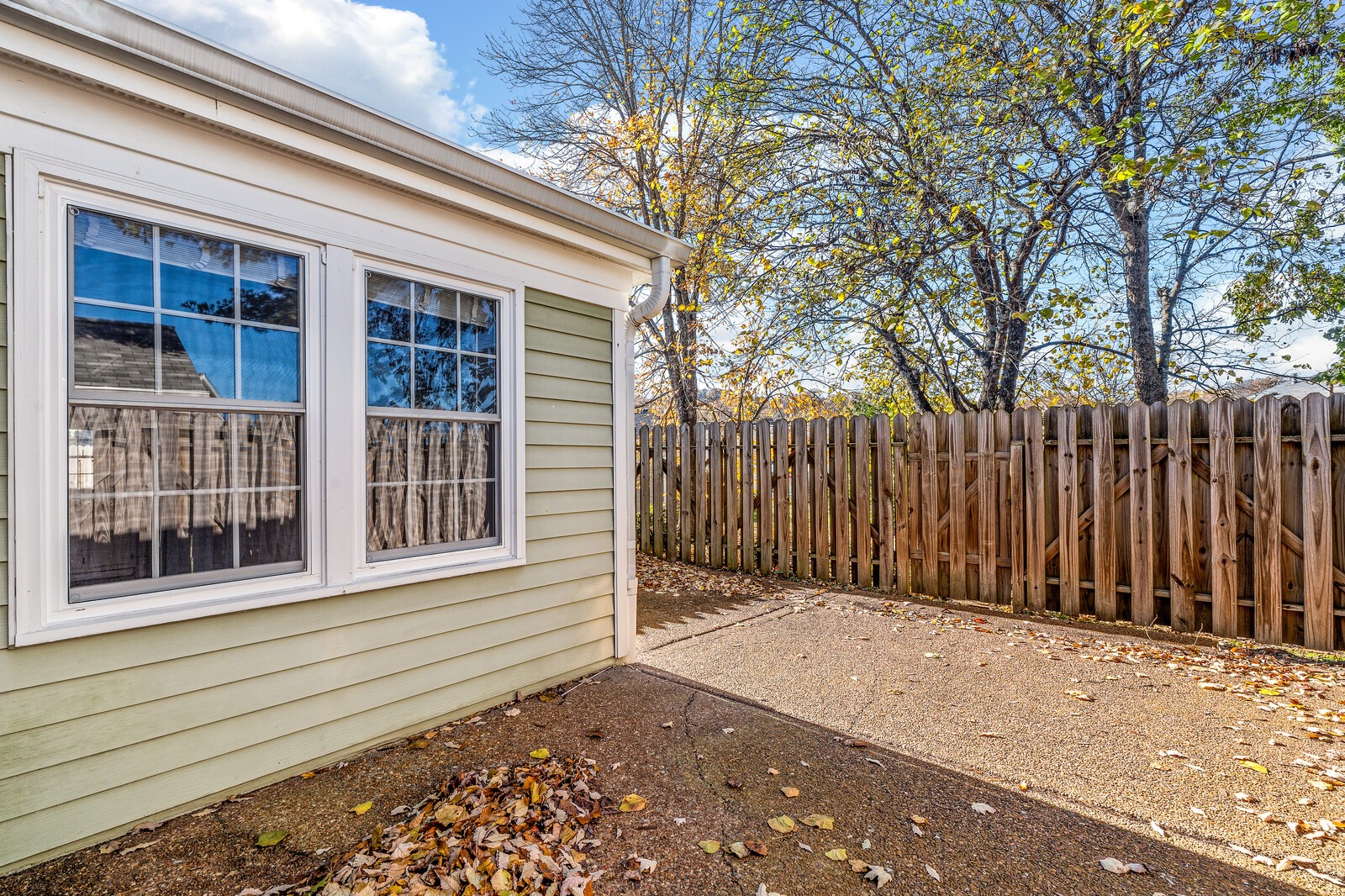 702 Mount Carmel Pl