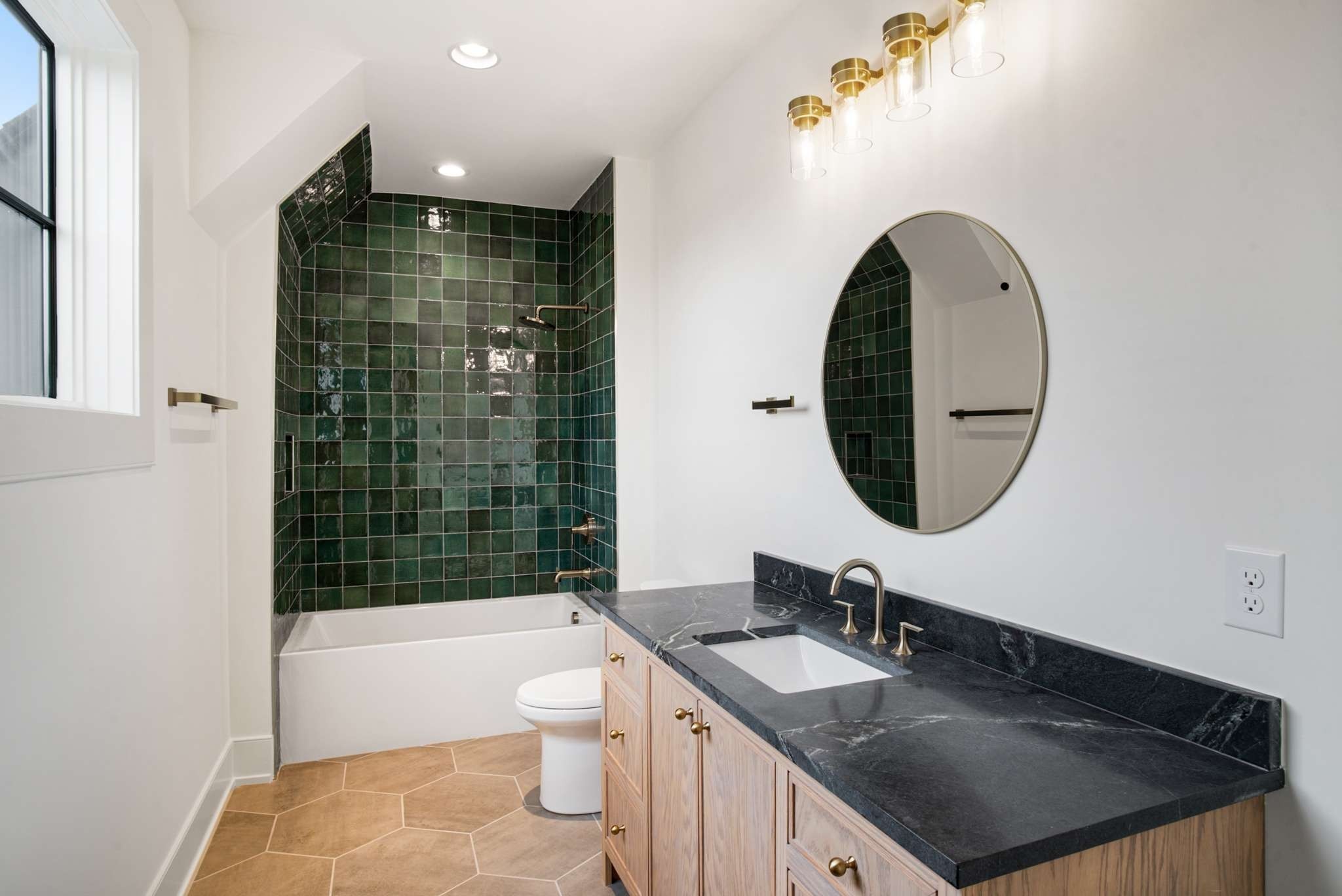 6104 Hickory Valley Rd