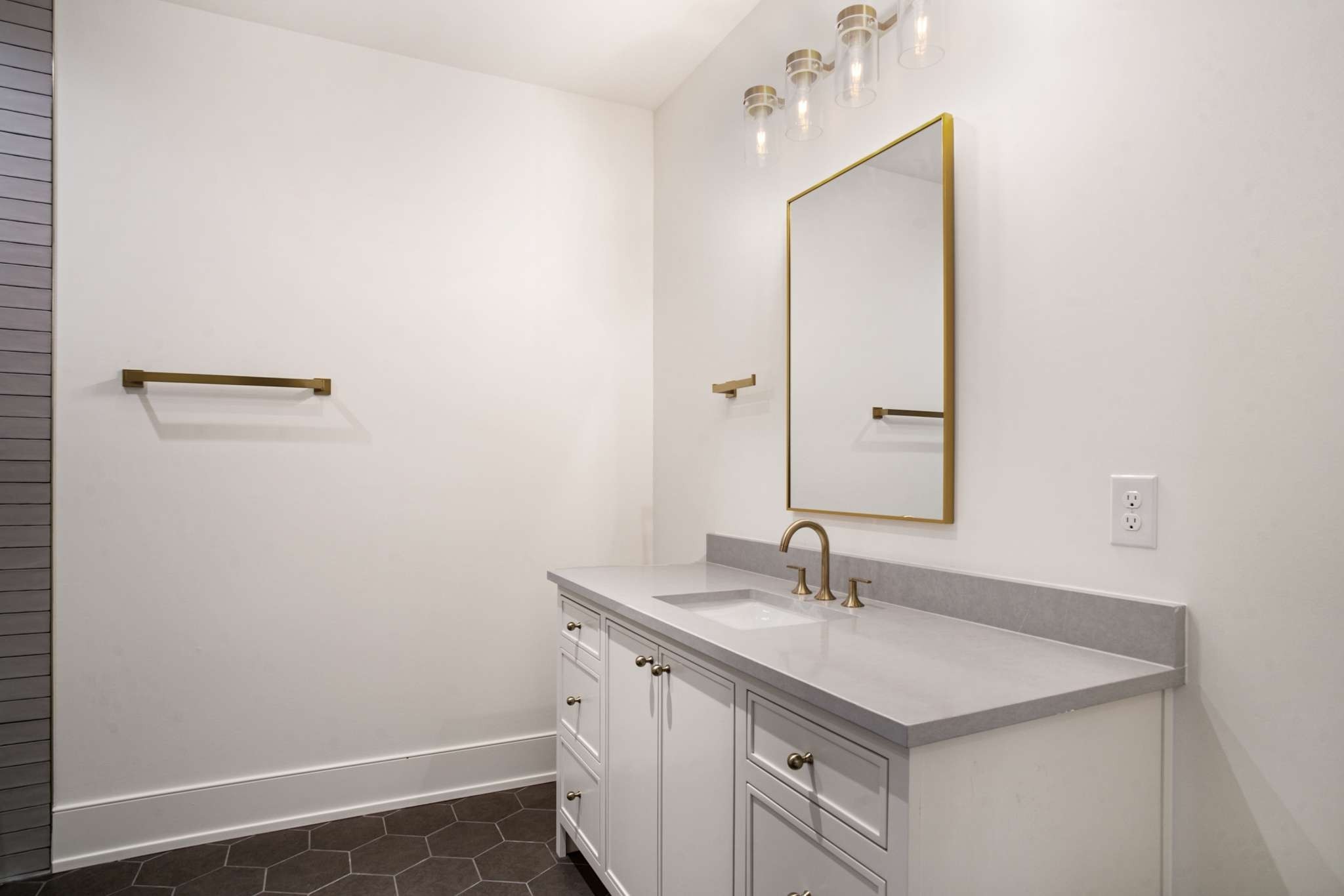 6104 Hickory Valley Rd