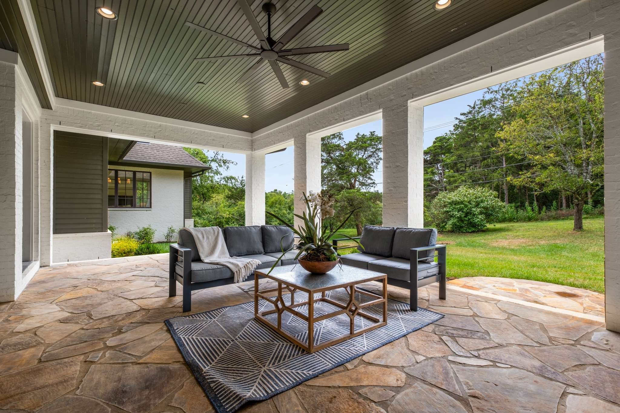 6104 Hickory Valley Rd
