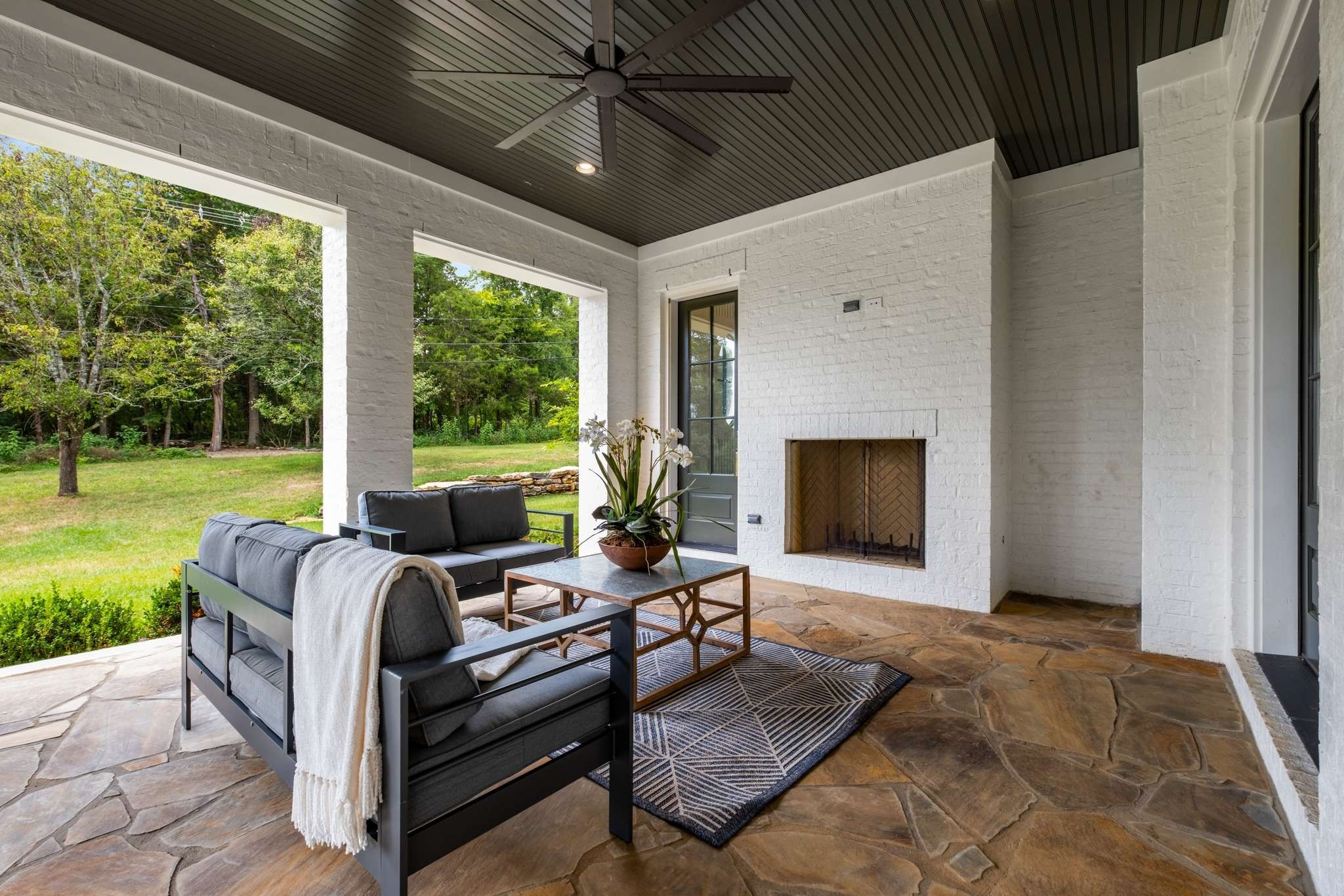 6104 Hickory Valley Rd