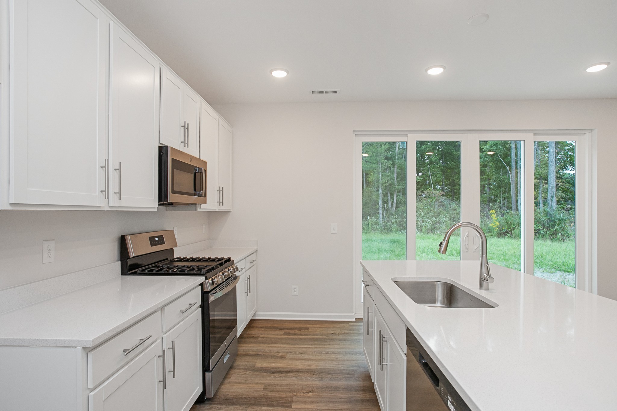 402 Hickory Pointe Dr Lapis