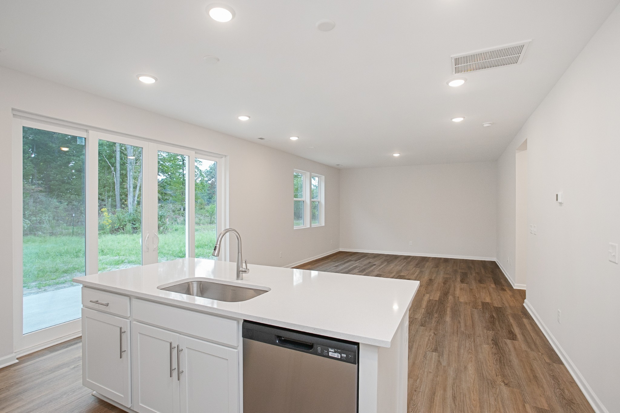 402 Hickory Pointe Dr Lapis
