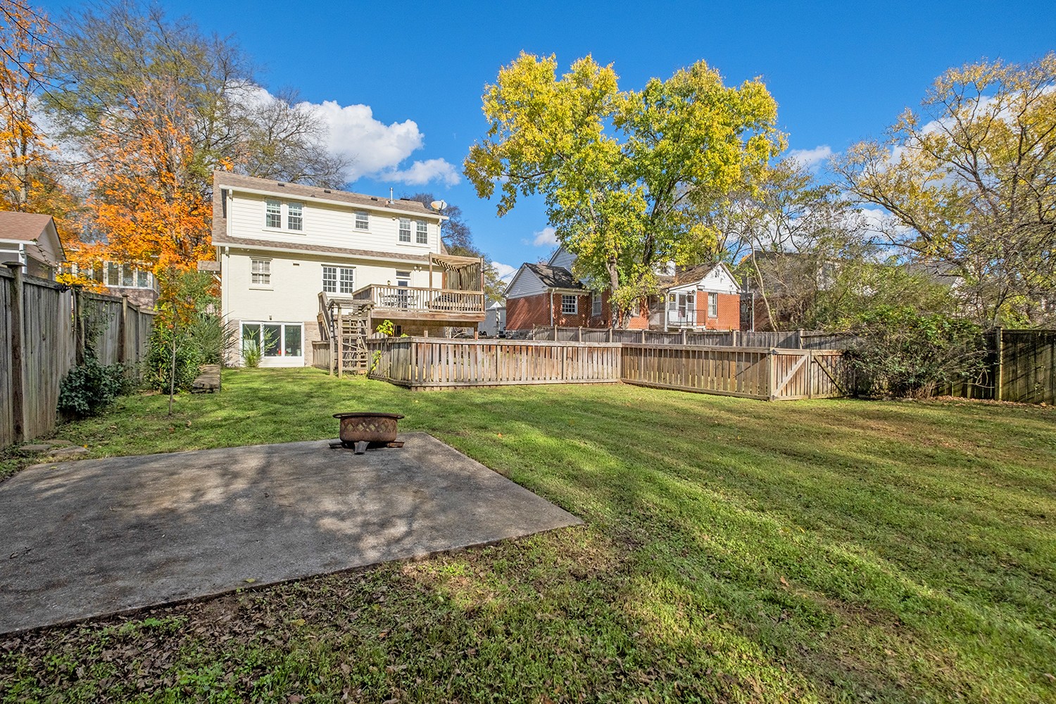1117 Graybar Ln