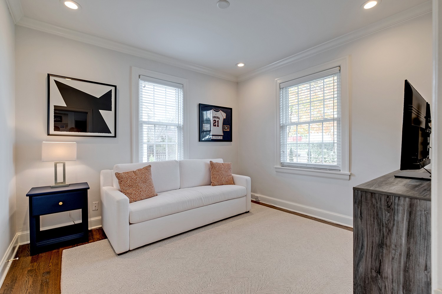 1117 Graybar Ln