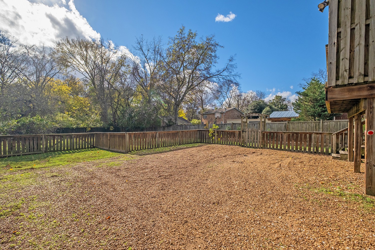 1117 Graybar Ln