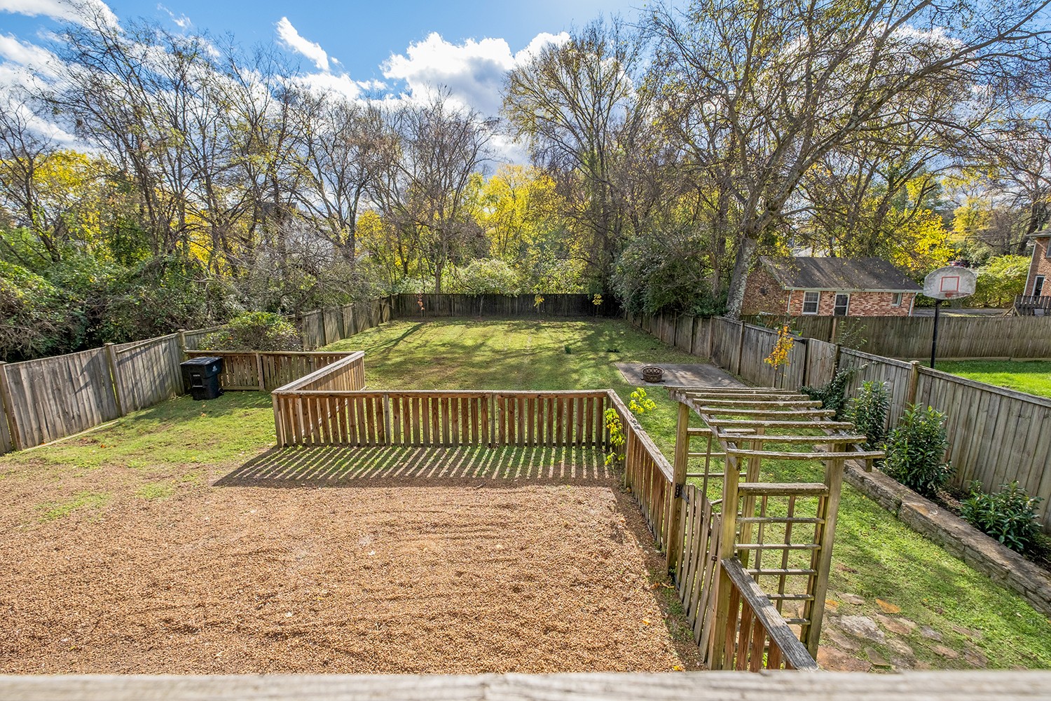 1117 Graybar Ln