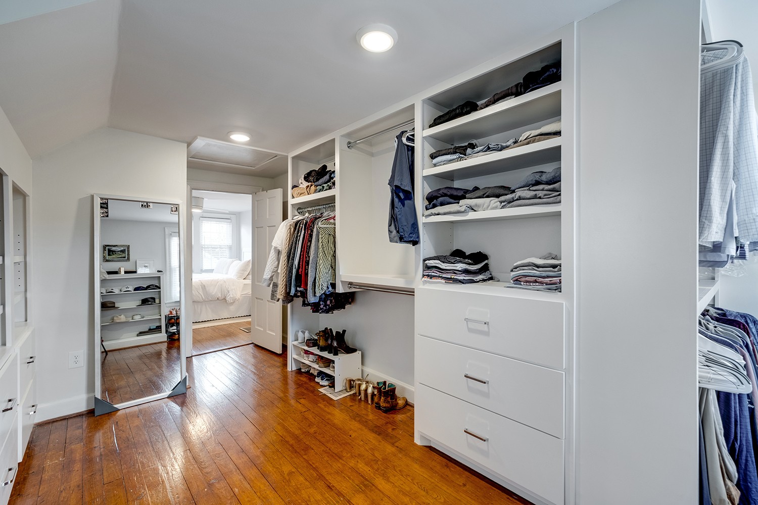 1117 Graybar Ln