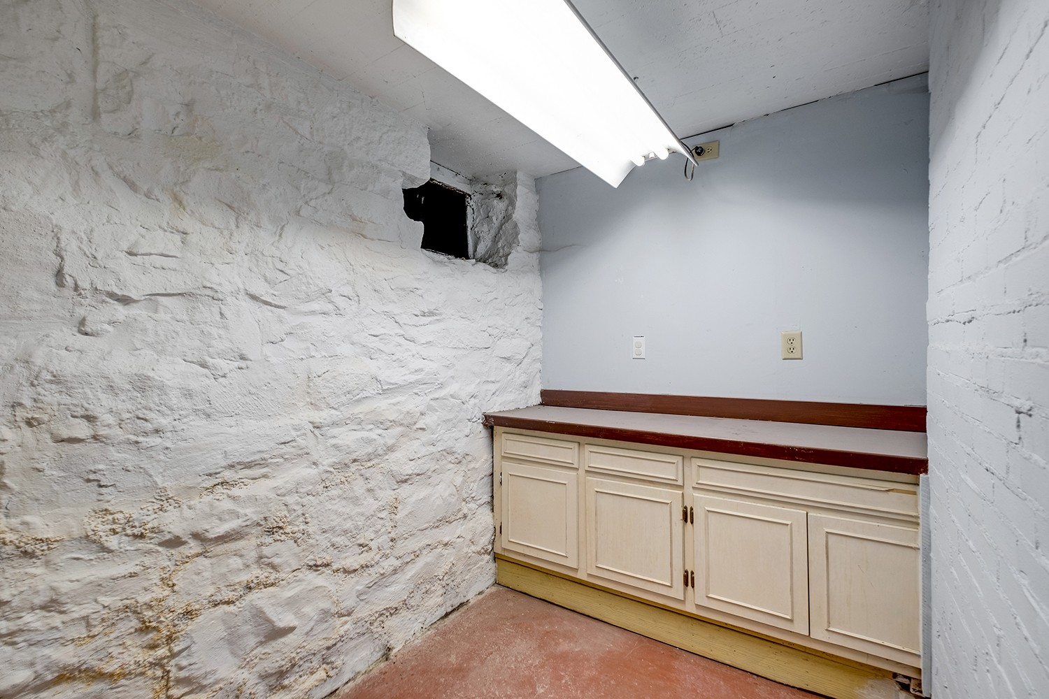 1117 Graybar Ln