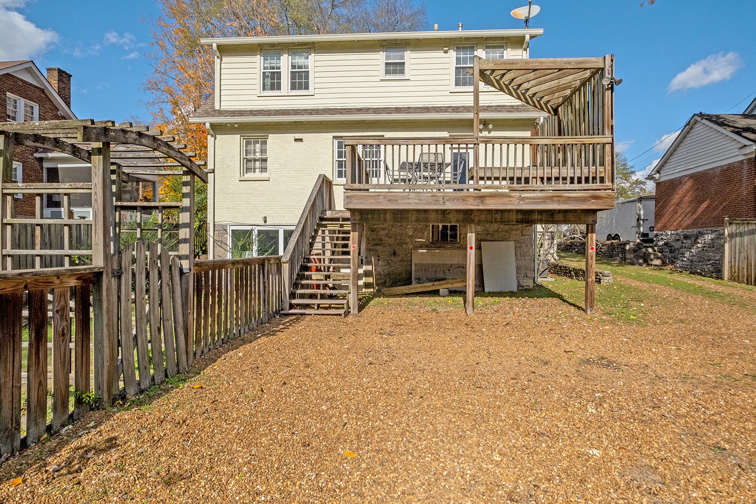 1117 Graybar Ln