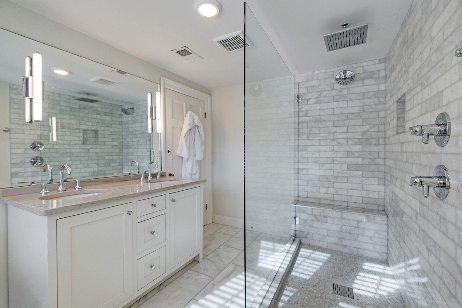 1117 Graybar Ln