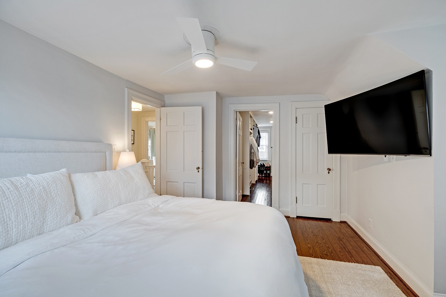 1117 Graybar Ln