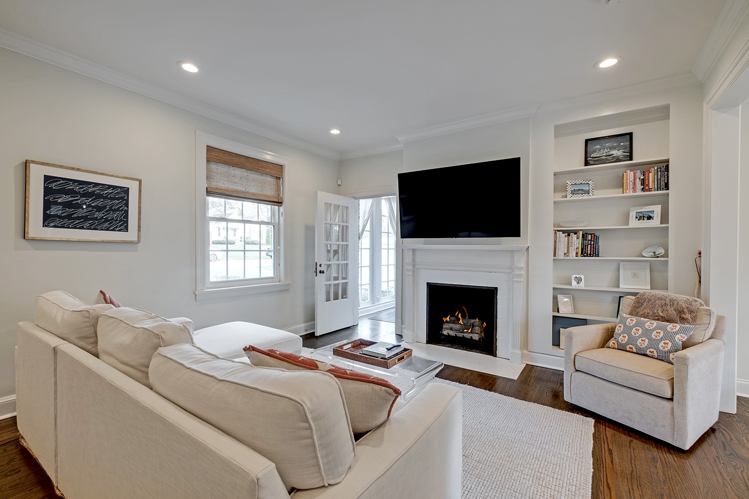 1117 Graybar Ln