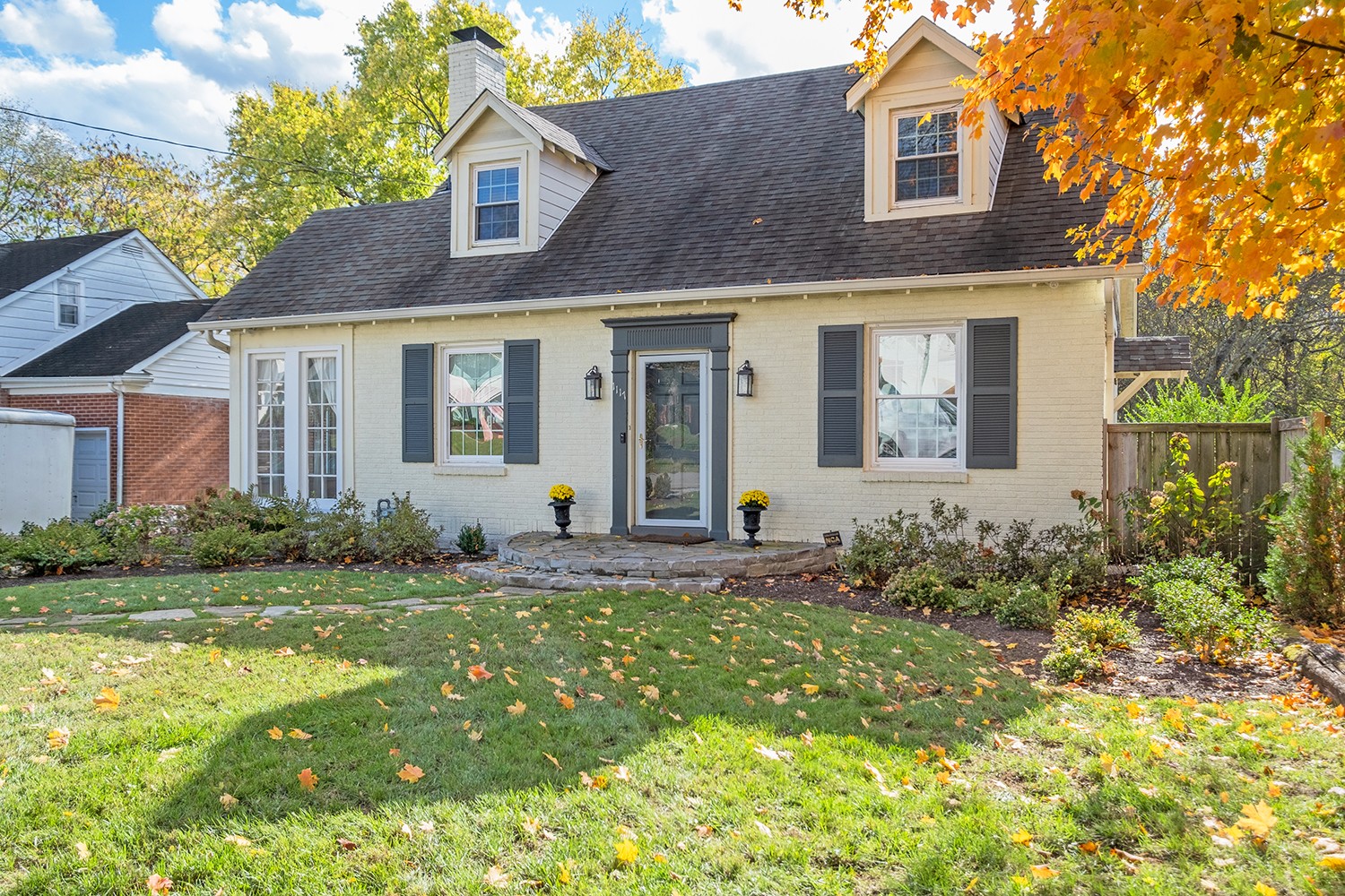 1117 Graybar Ln