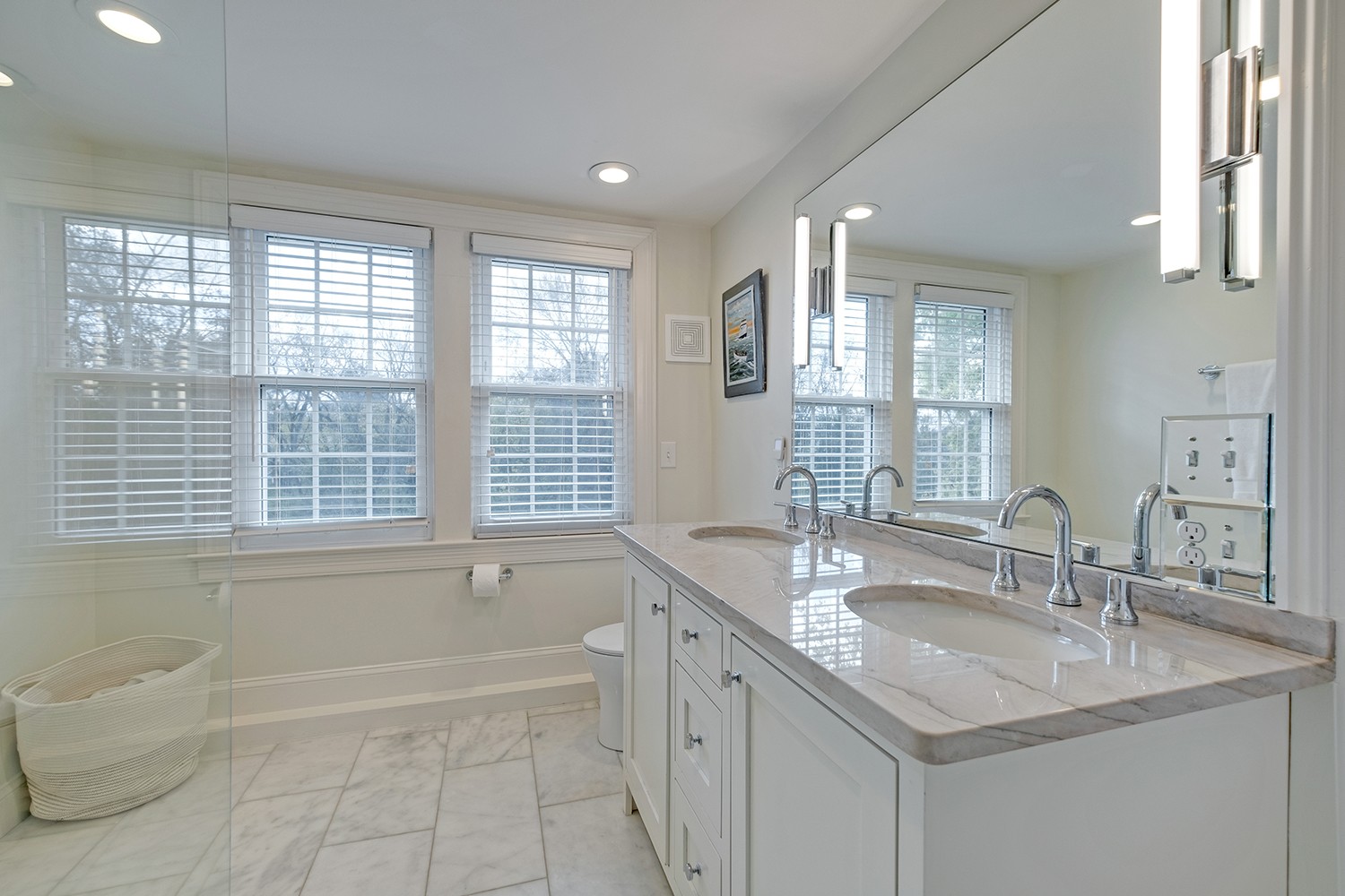1117 Graybar Ln