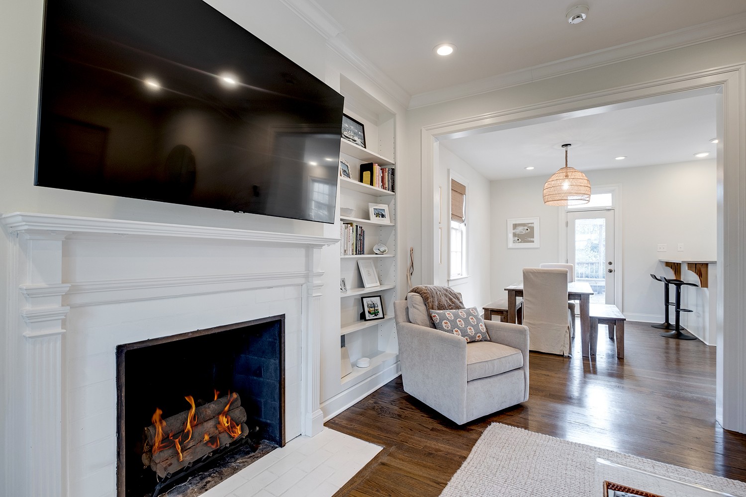 1117 Graybar Ln