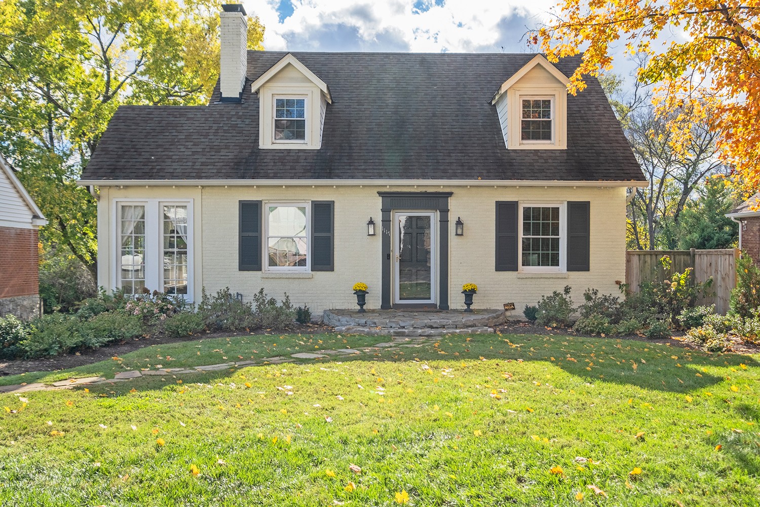 1117 Graybar Ln