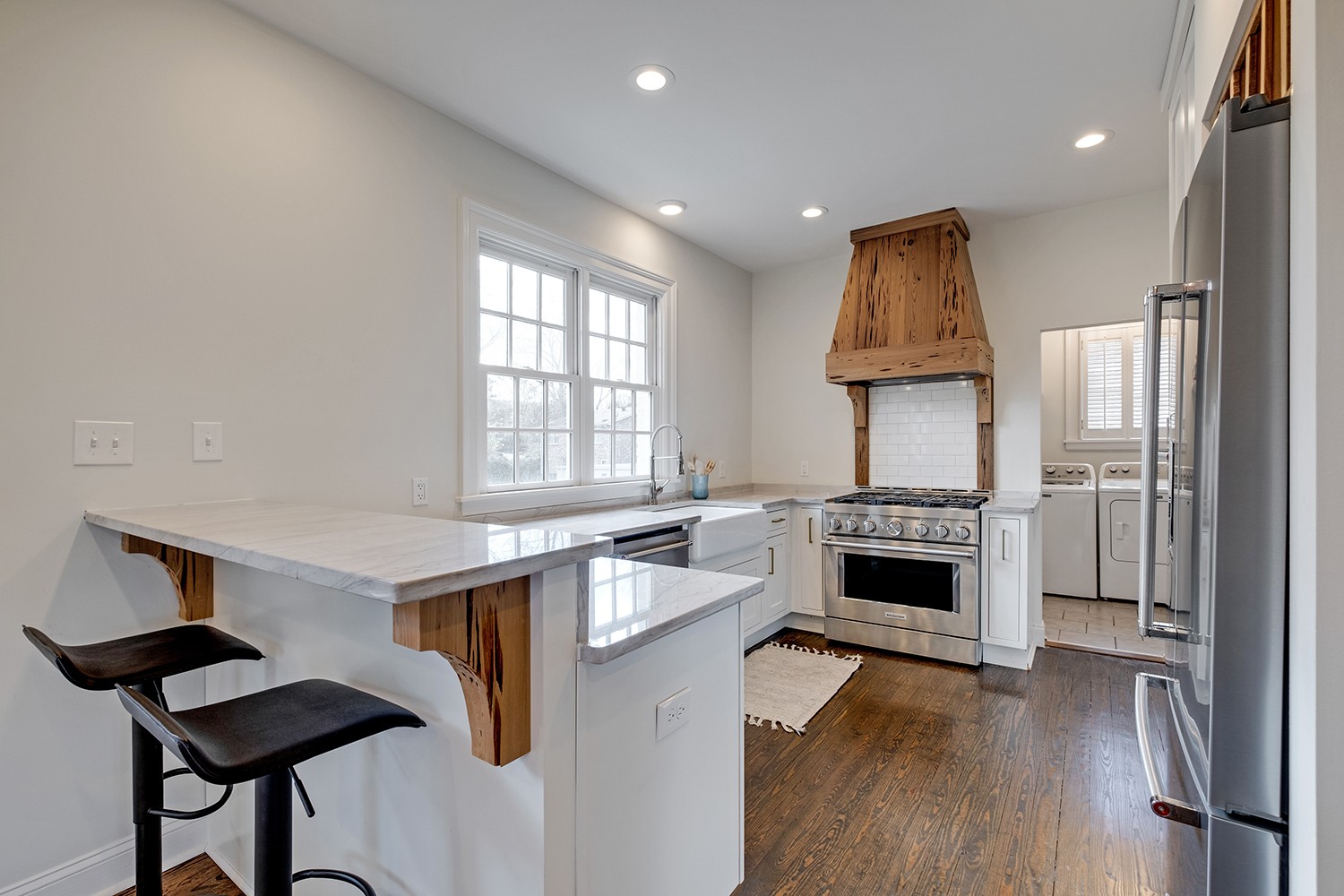 1117 Graybar Ln