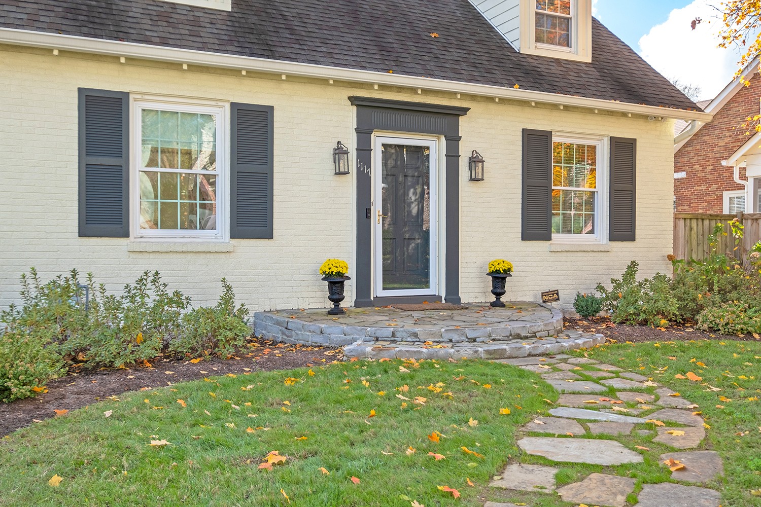 1117 Graybar Ln