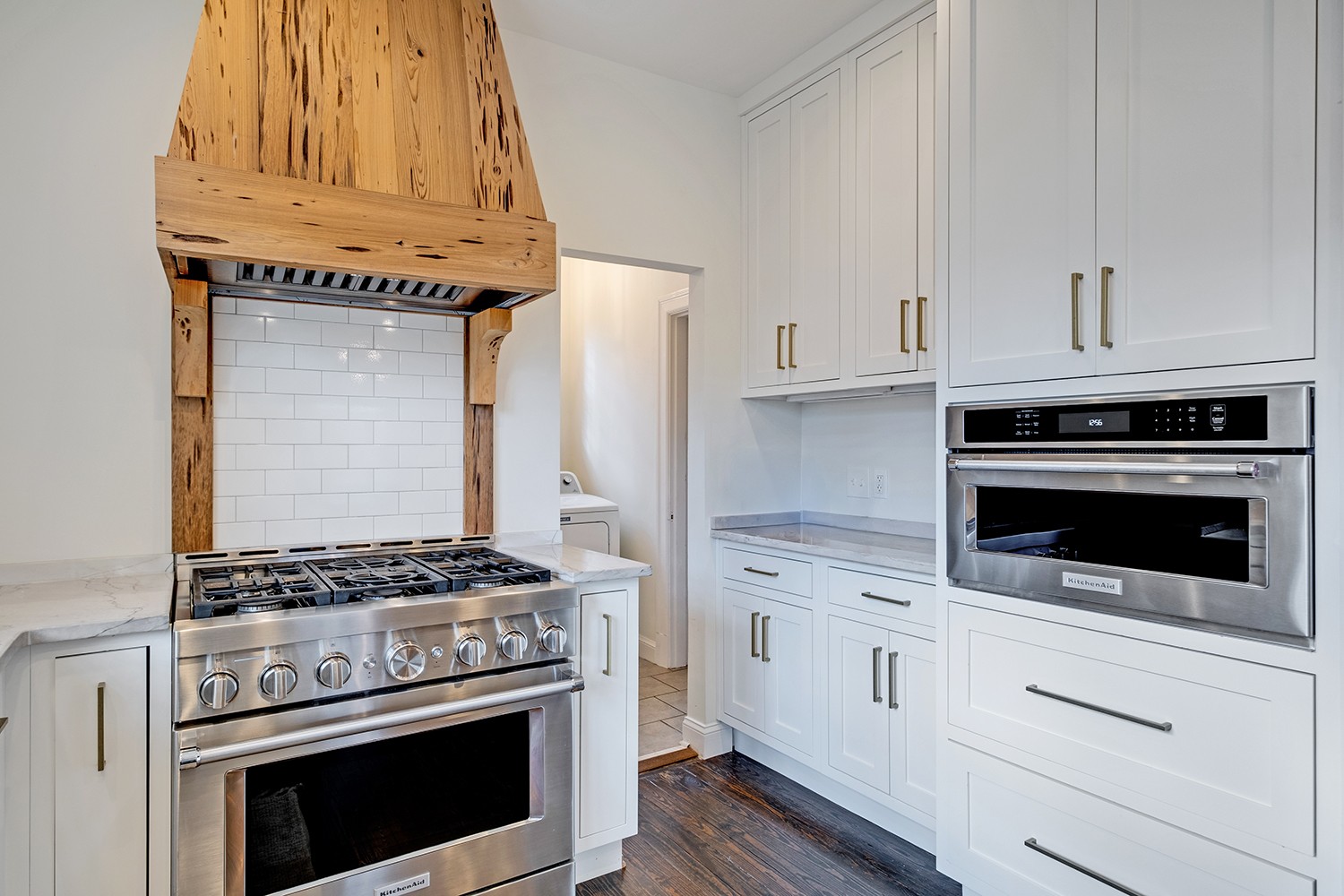 1117 Graybar Ln