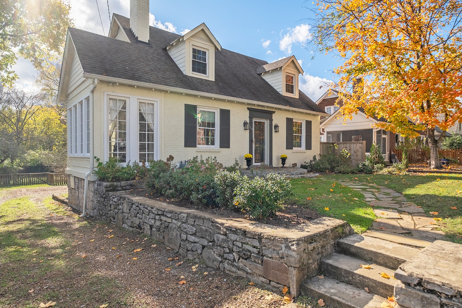 1117 Graybar Ln