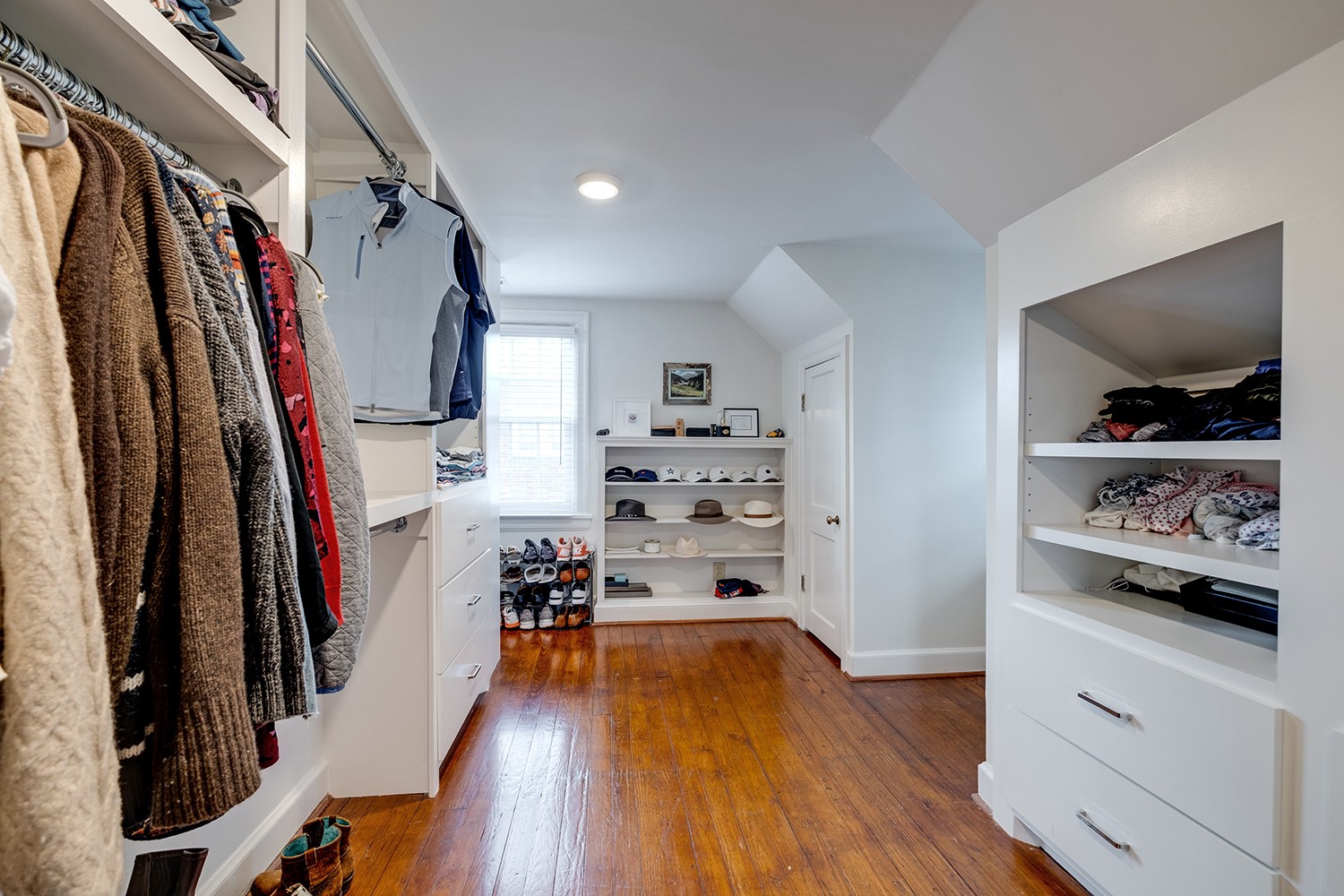 1117 Graybar Ln
