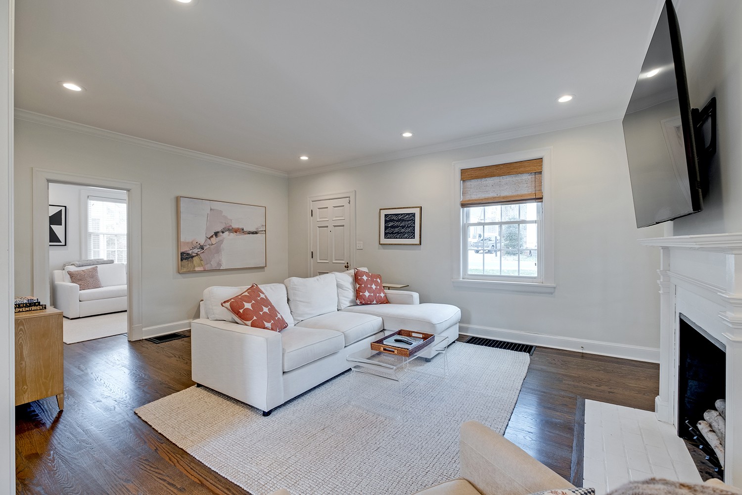 1117 Graybar Ln