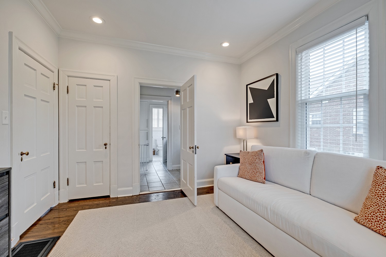 1117 Graybar Ln