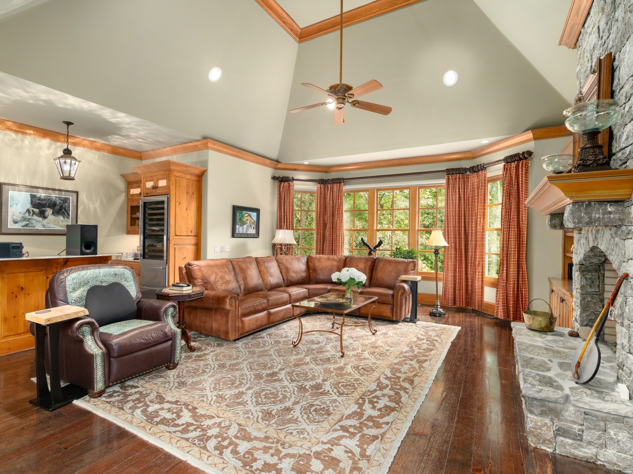 1066 Vaughn Crest Dr