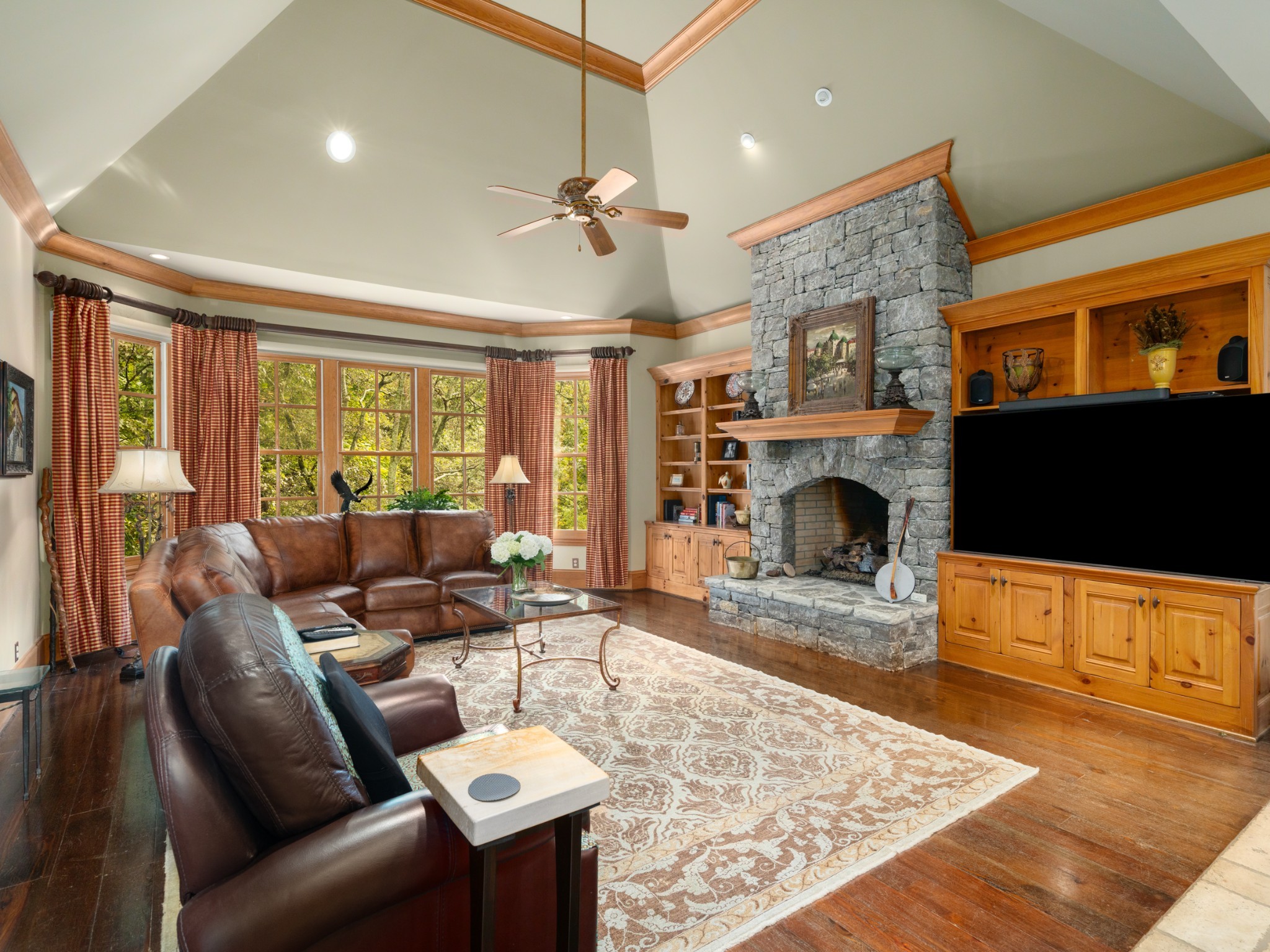 1066 Vaughn Crest Dr