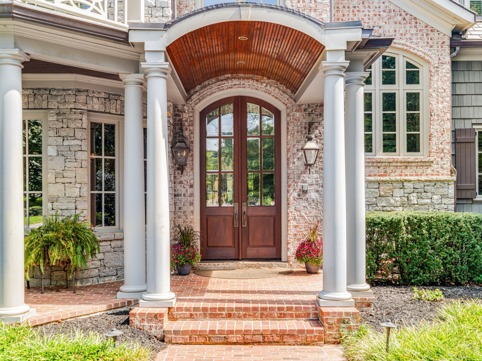 1066 Vaughn Crest Dr