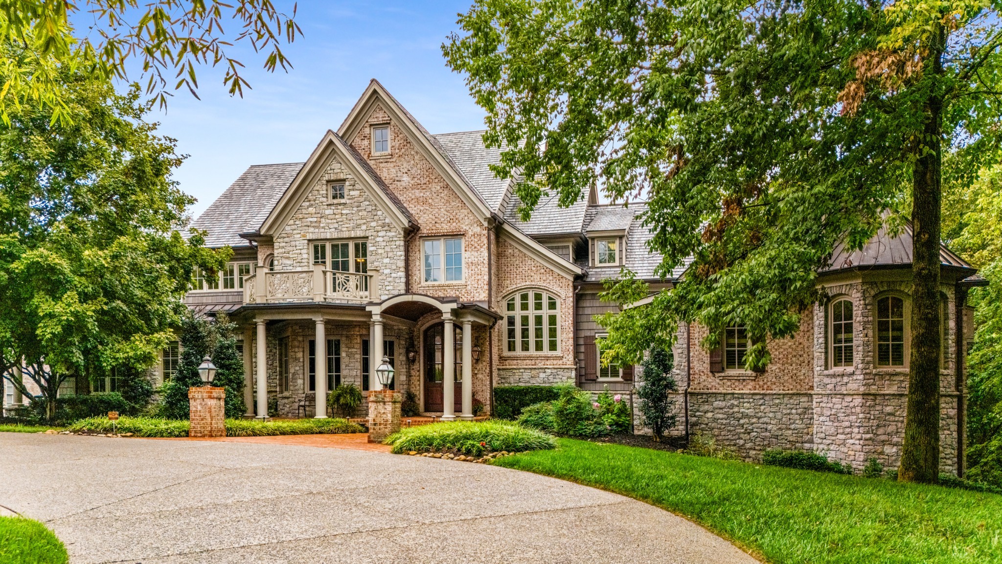 1066 Vaughn Crest Dr