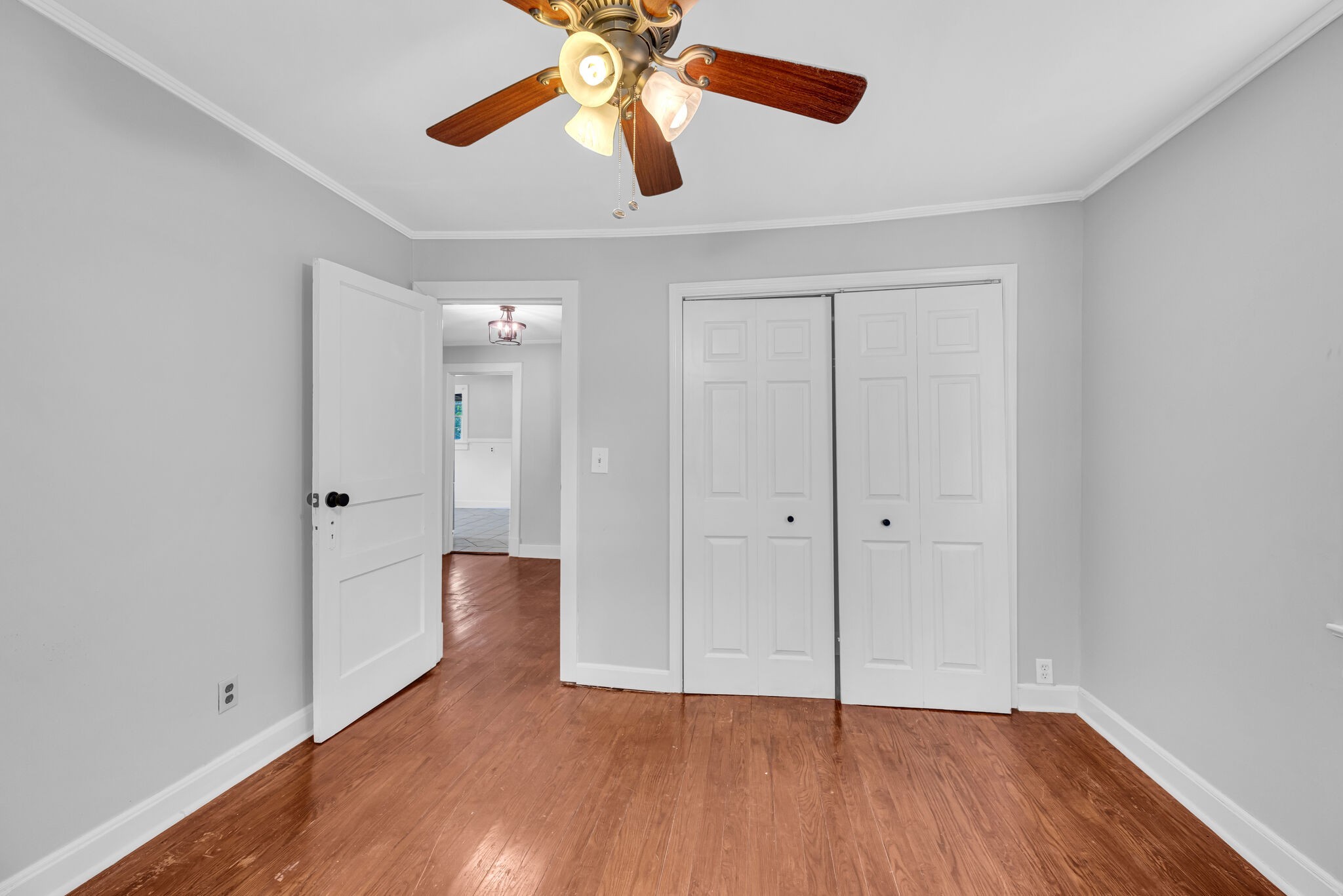 800 W End Cir