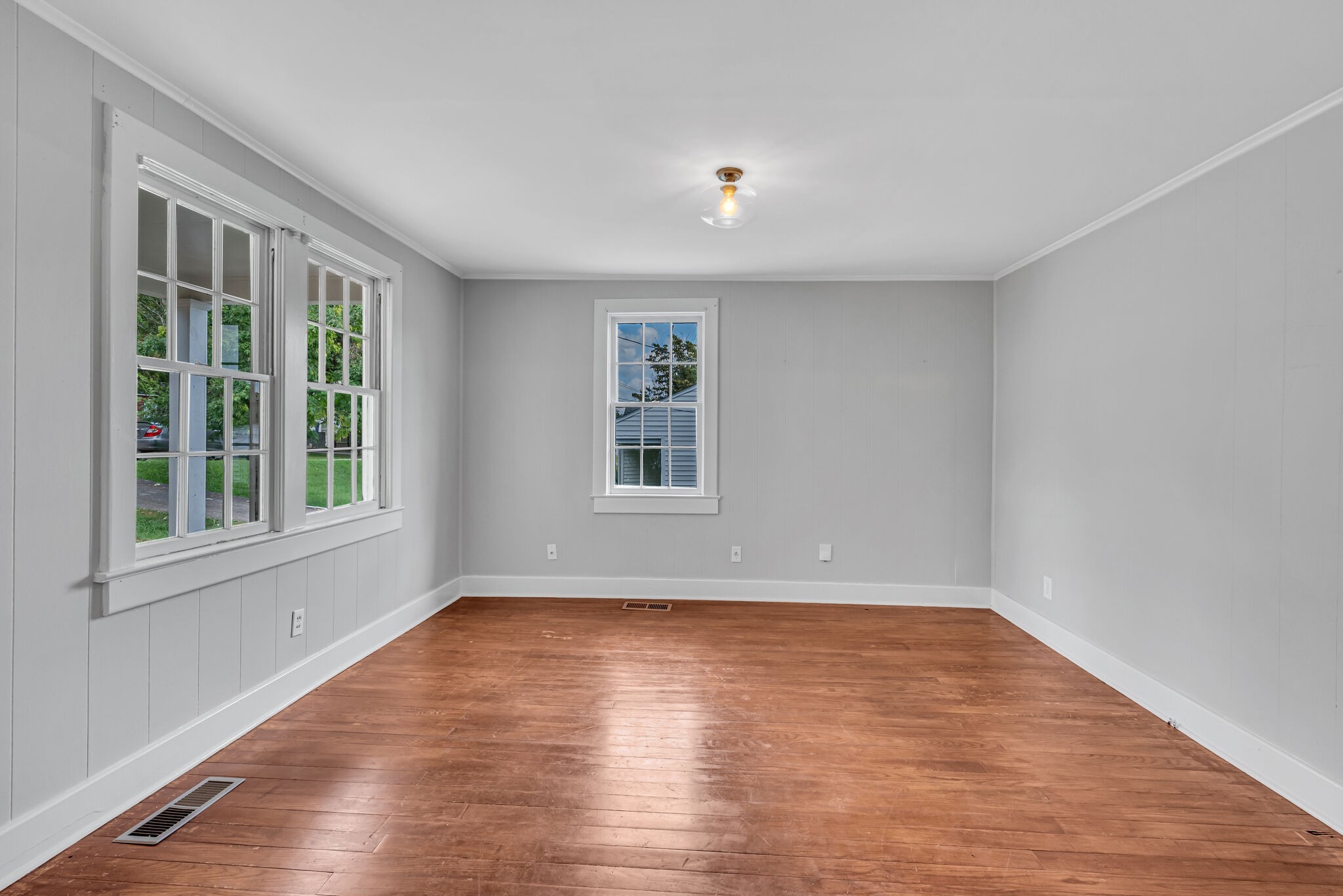 800 W End Cir
